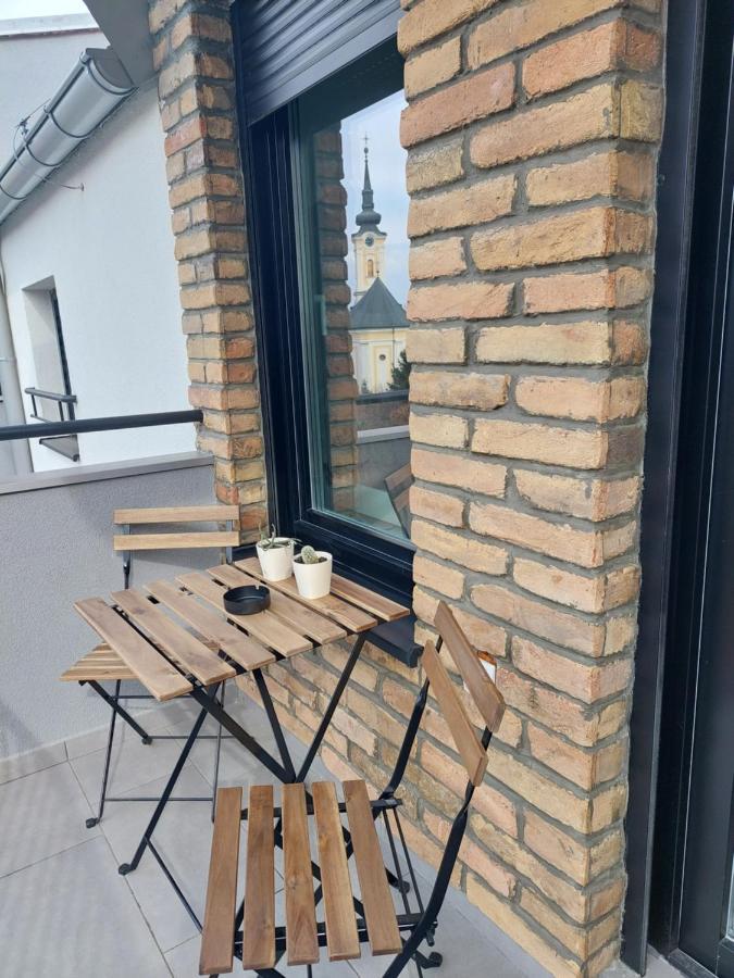 Roman Apartman Sremska Mitrovica Exterior foto