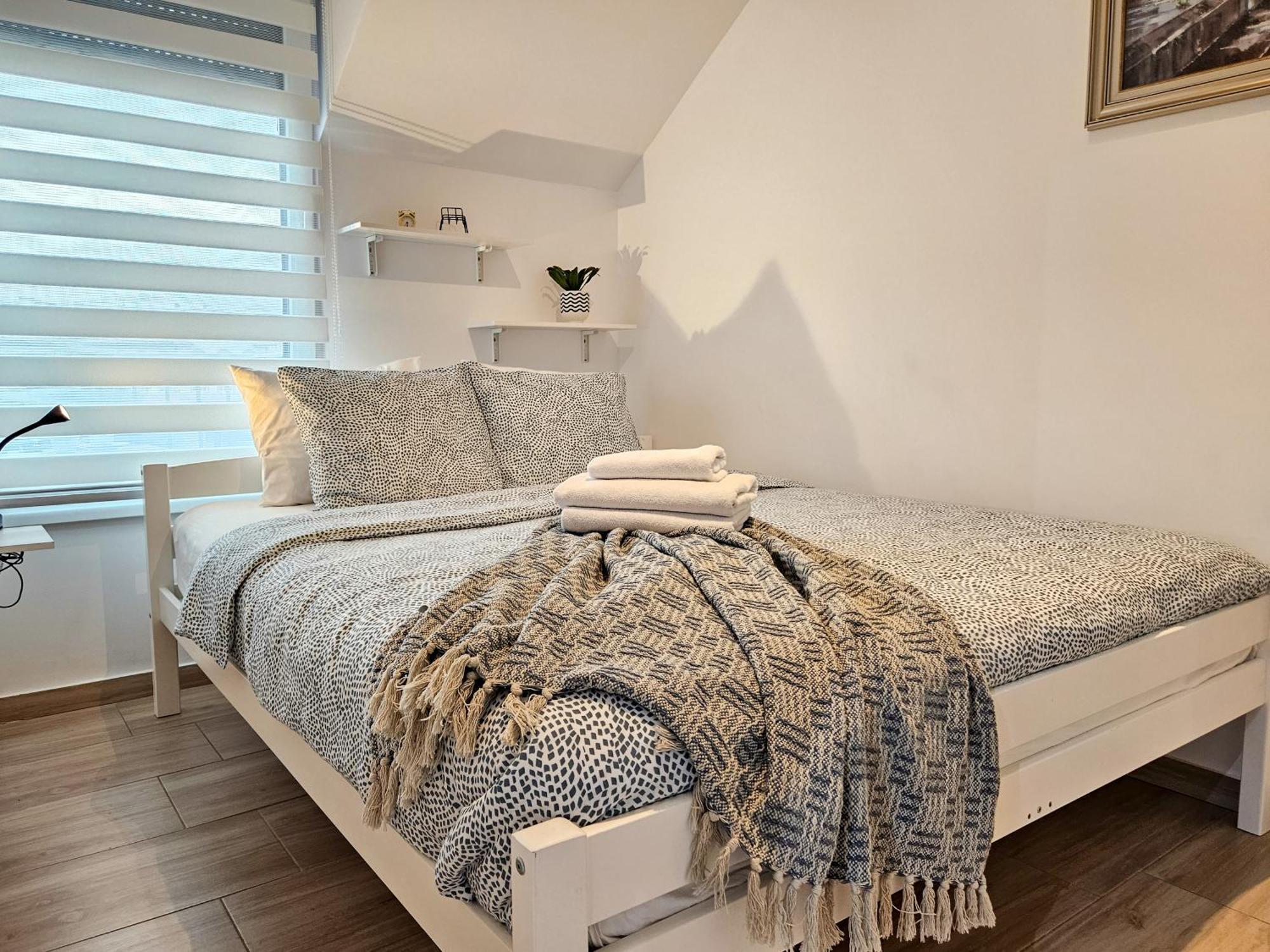 Roman Apartman Sremska Mitrovica Exterior foto